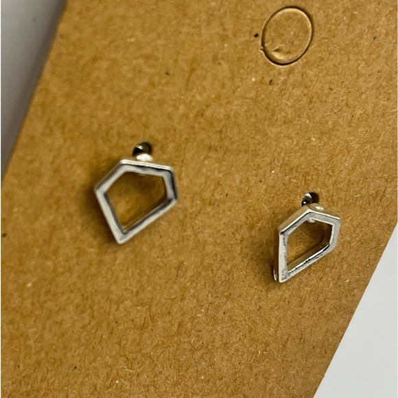 Different shaped silver stud earrings - Picture 8 of 10